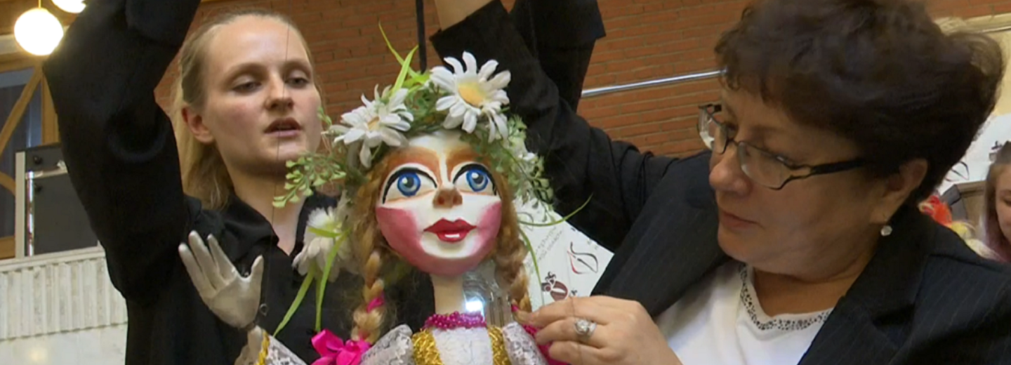 Секрет стеклянных глаз раскрыли в Новосибирском театре кукол