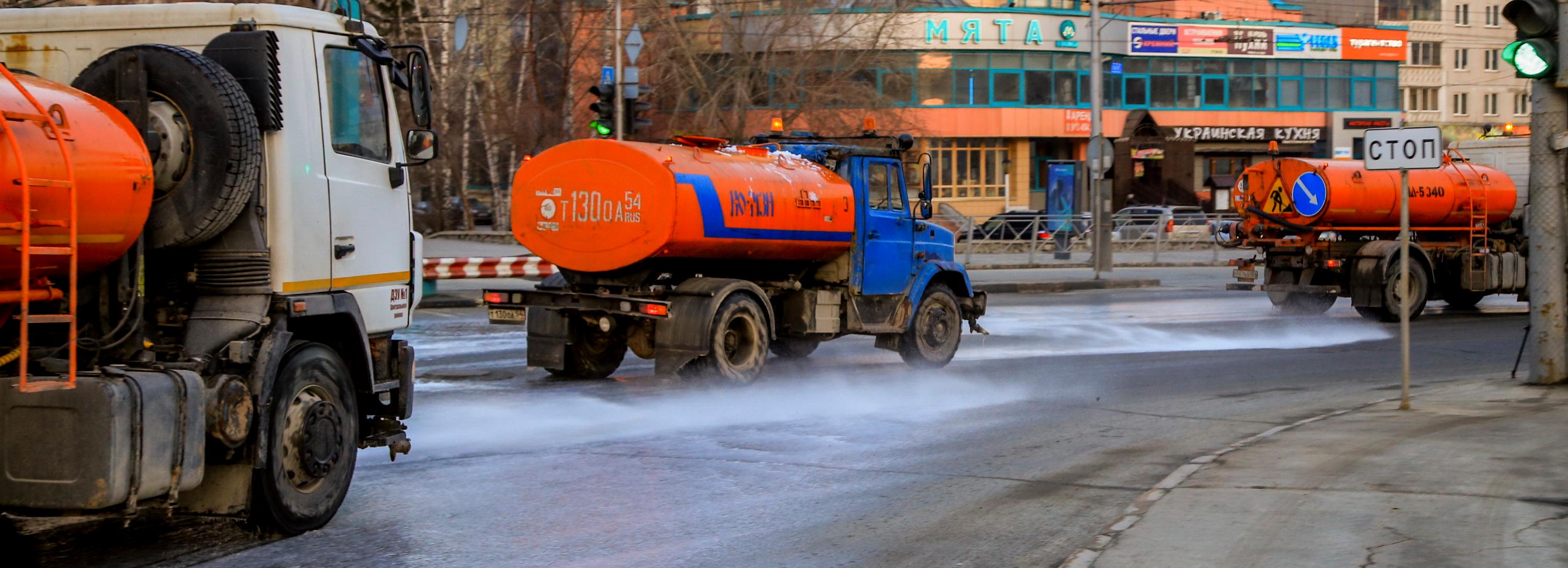 193 километра тротуаров вымыли в Новосибирске за сутки