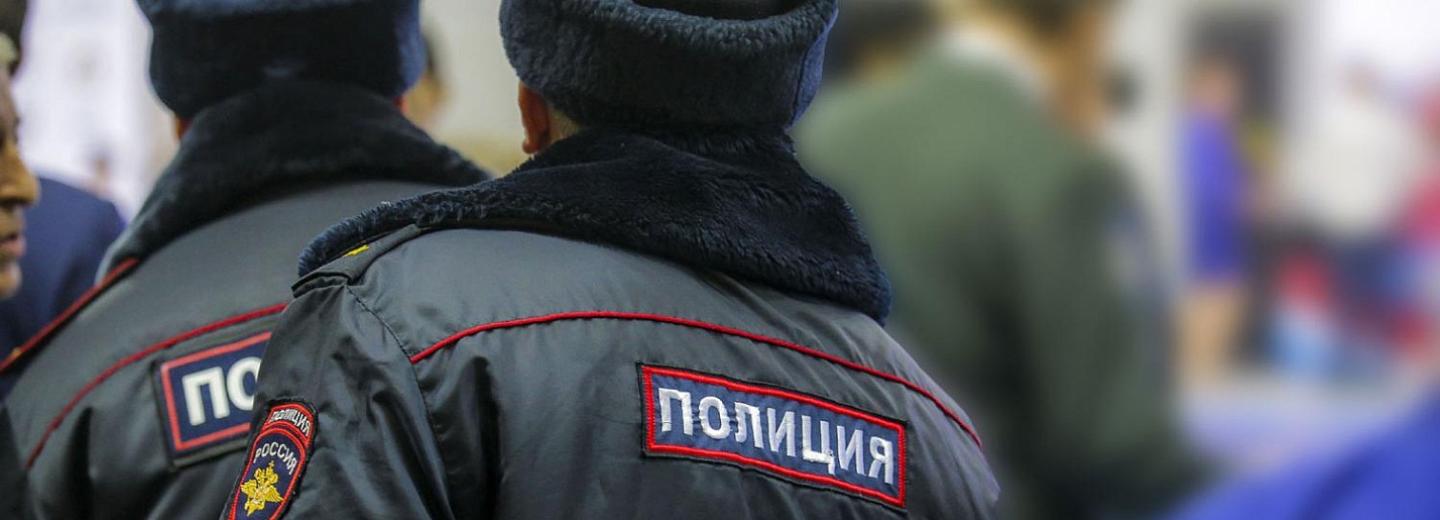 Брошенный муж взял в заложники жену-продавщицу в Новосибирске