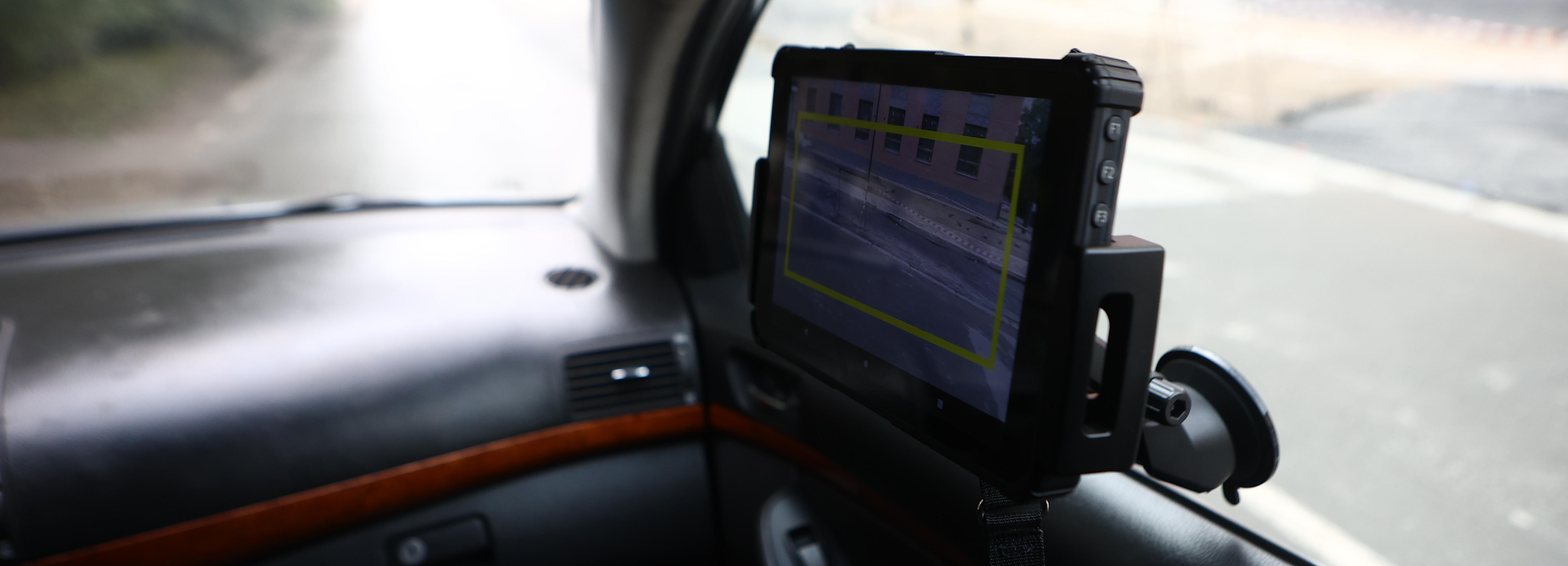 Больше 1500 автохамов поймали в Дзержинке с помощью «ПаркНета»