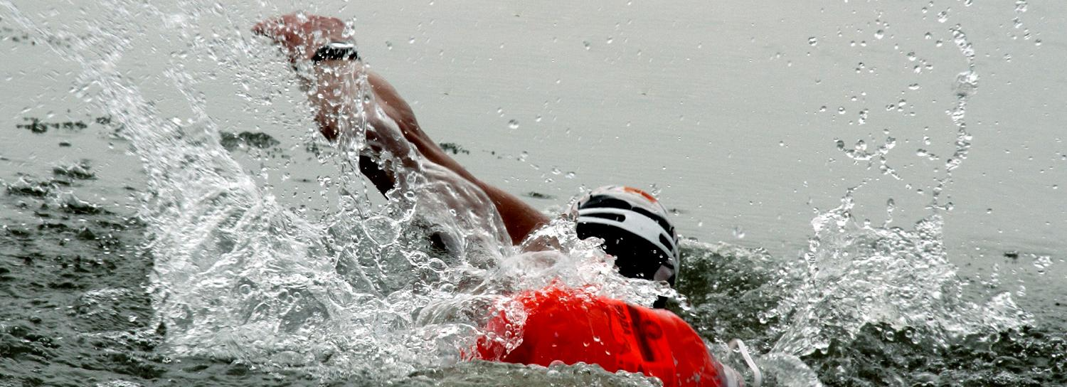 217 спортсменов переплыли Обь на «Сибирской волне»: видео с соревнований