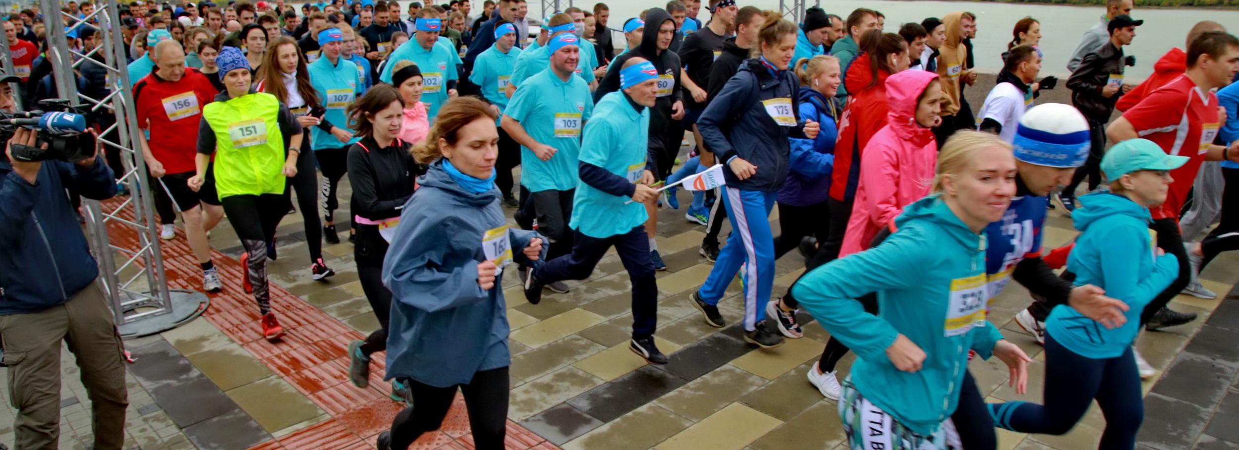 Горожан зовут пробежать по набережной и посадить деревья