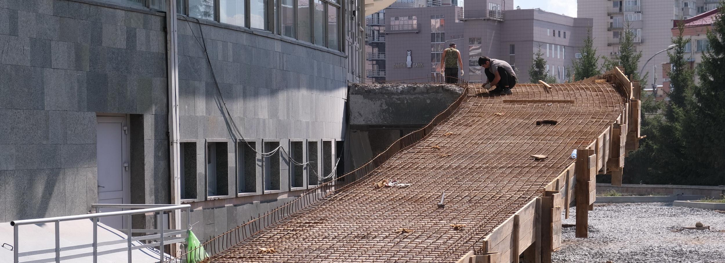 У театра «Глобус» отремонтируют эстакады и благоустроят территорию