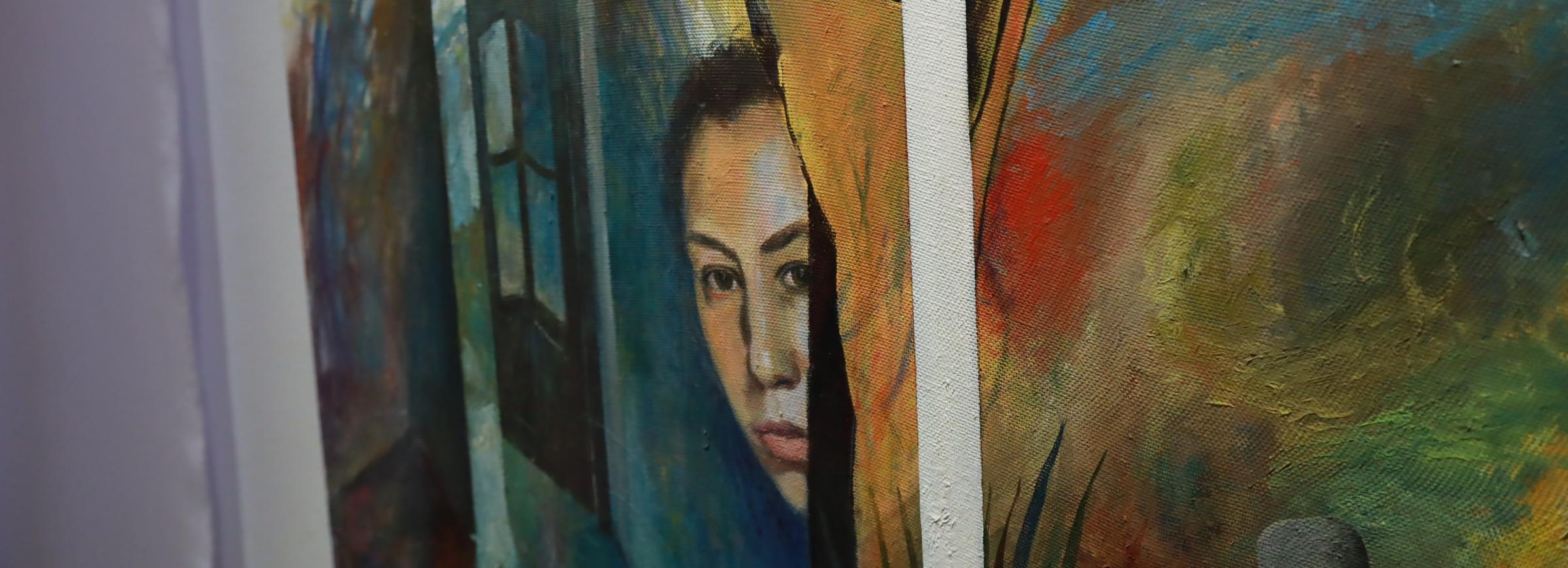 «Через абстракцию в рай»: в ЦК19 открыли выставку тревожных пейзажей