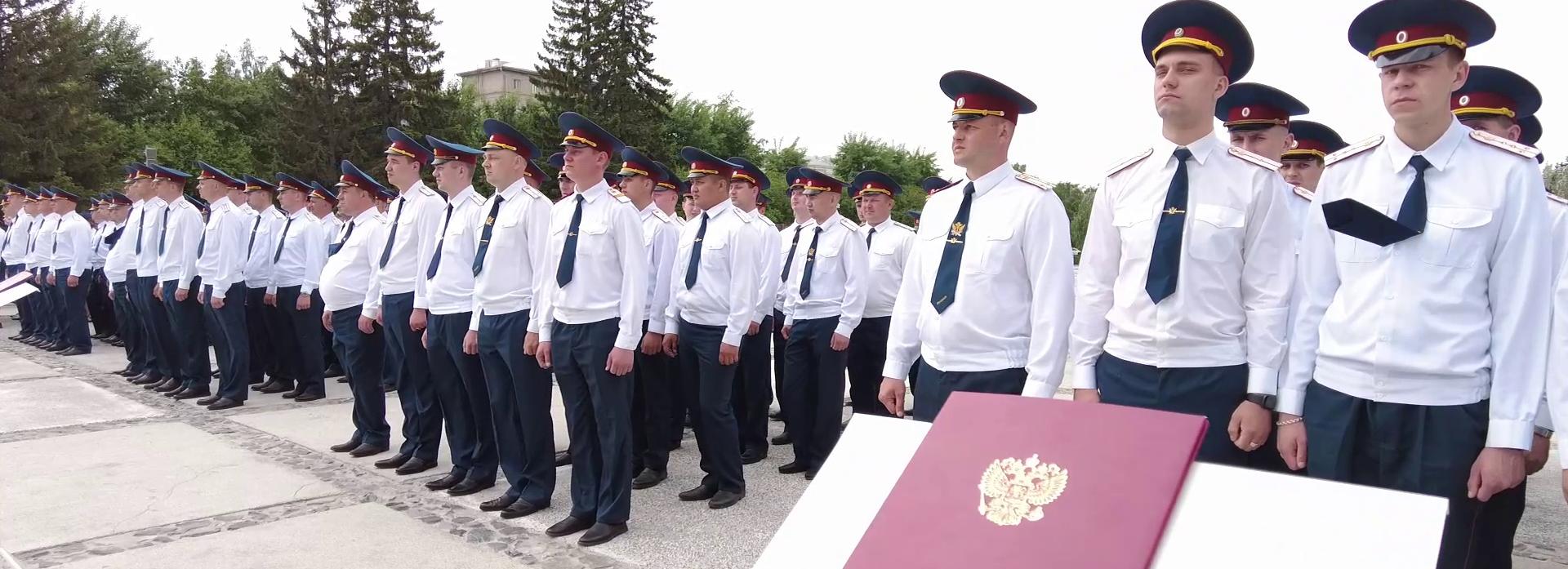 50 молодых сотрудников ФСИН приняли присягу на Монументе Славы