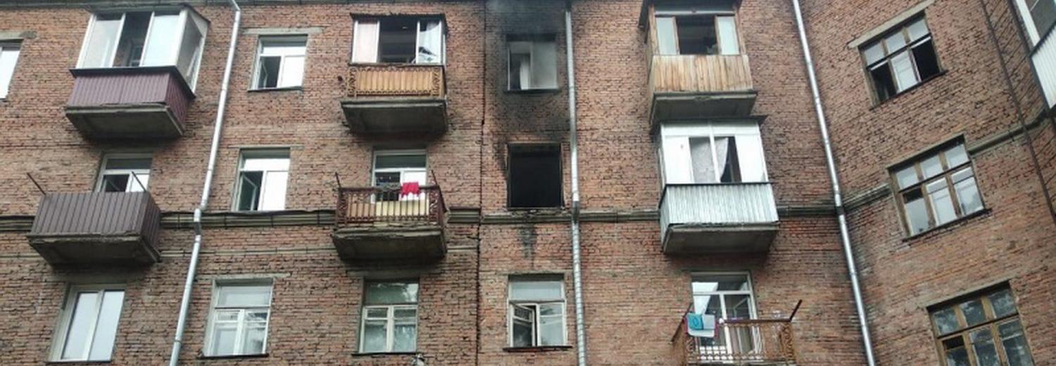 30 человек спасли из горящего общежития пожарные в Новосибирске