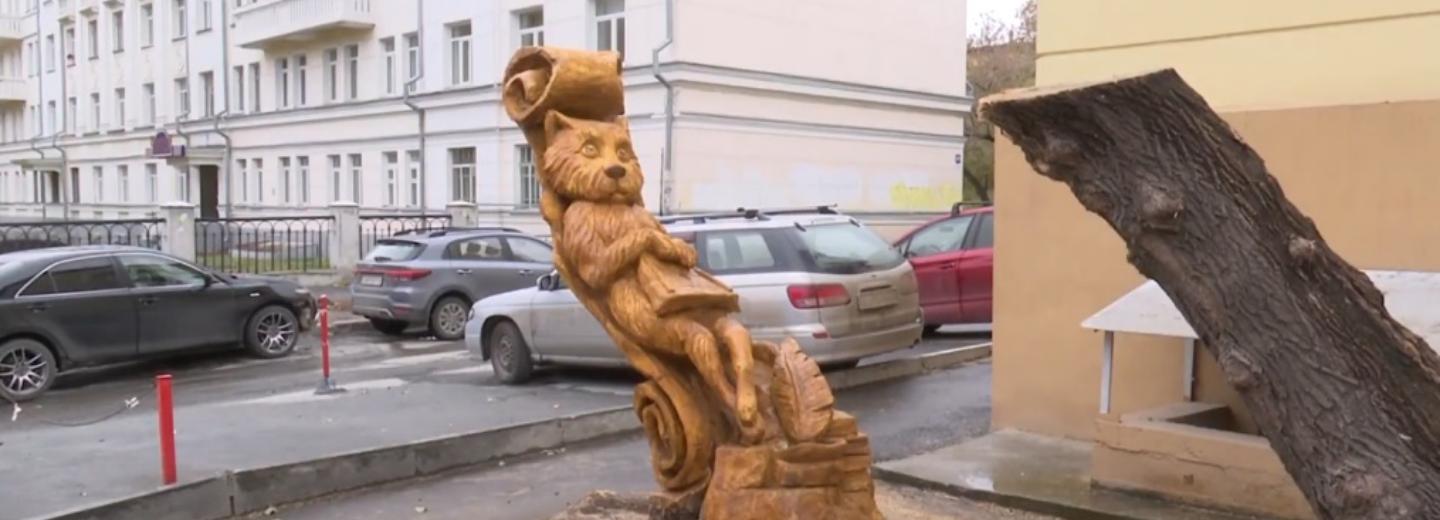 Деревянная скульптура учёного кота появилась на улице Сибирской