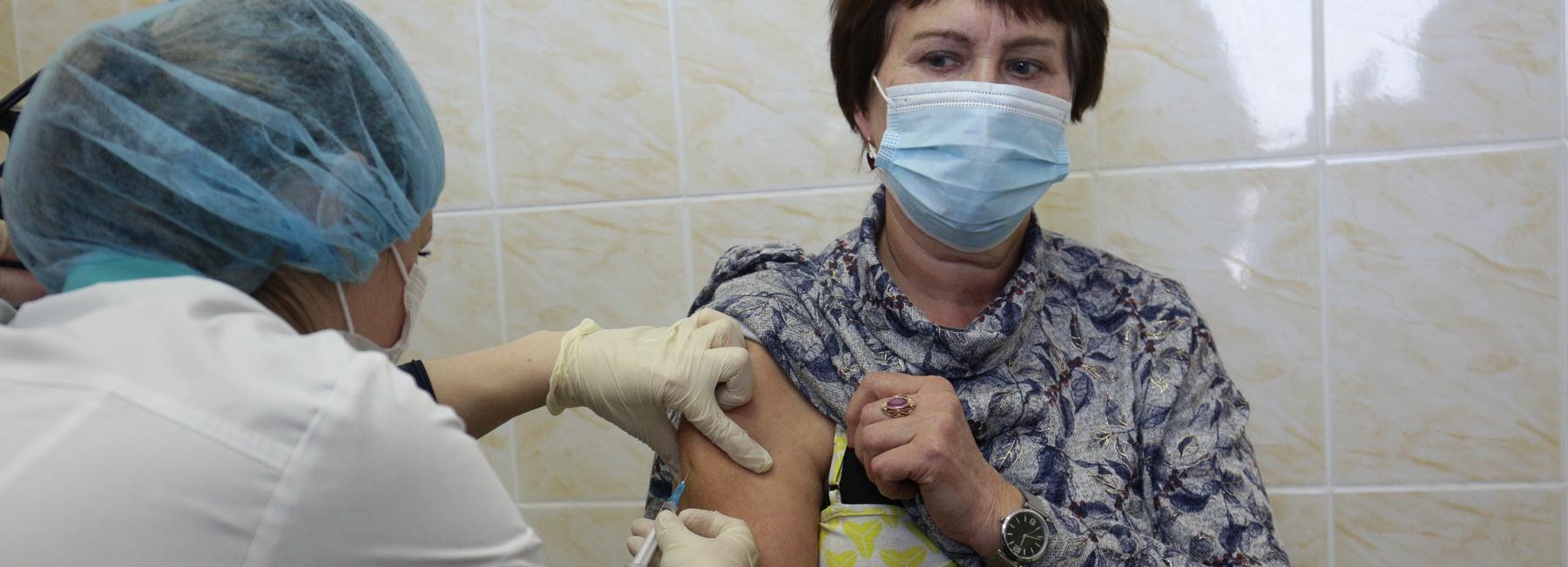 В Новосибирске началась обязательная вакцинация от коронавируса