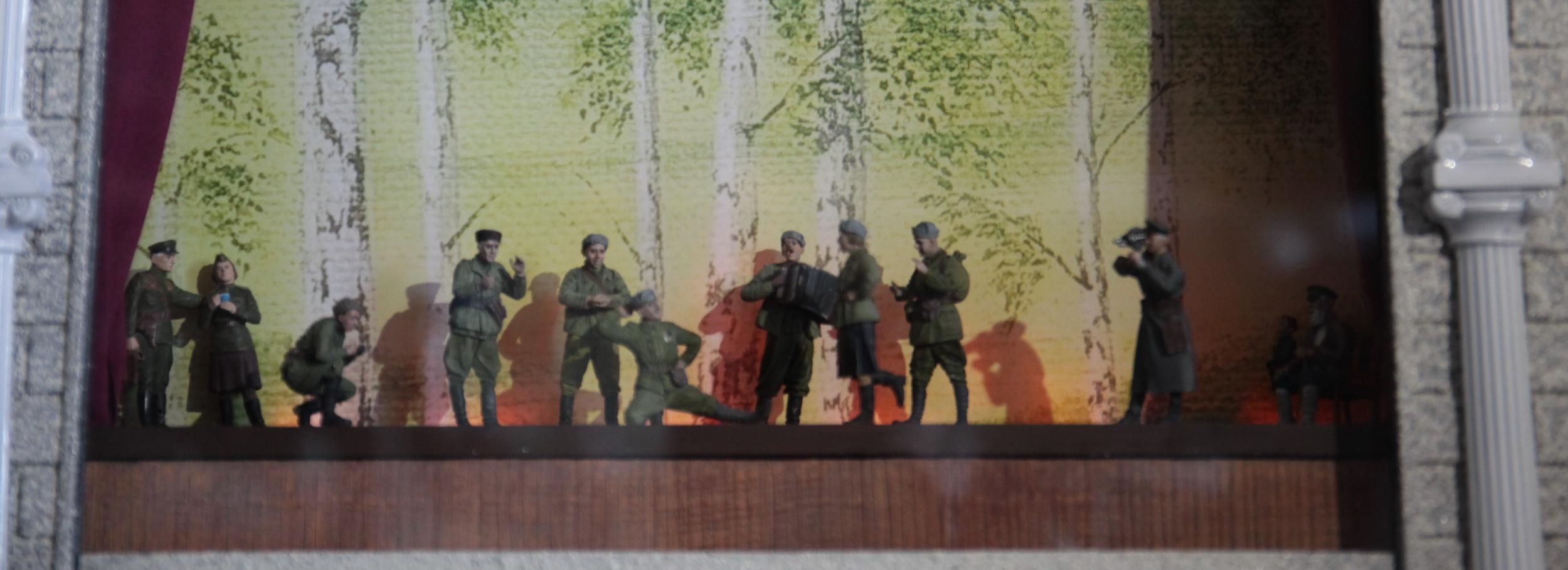 Диораму о Дне Победы создал микроминиатюрист из Новосибирска