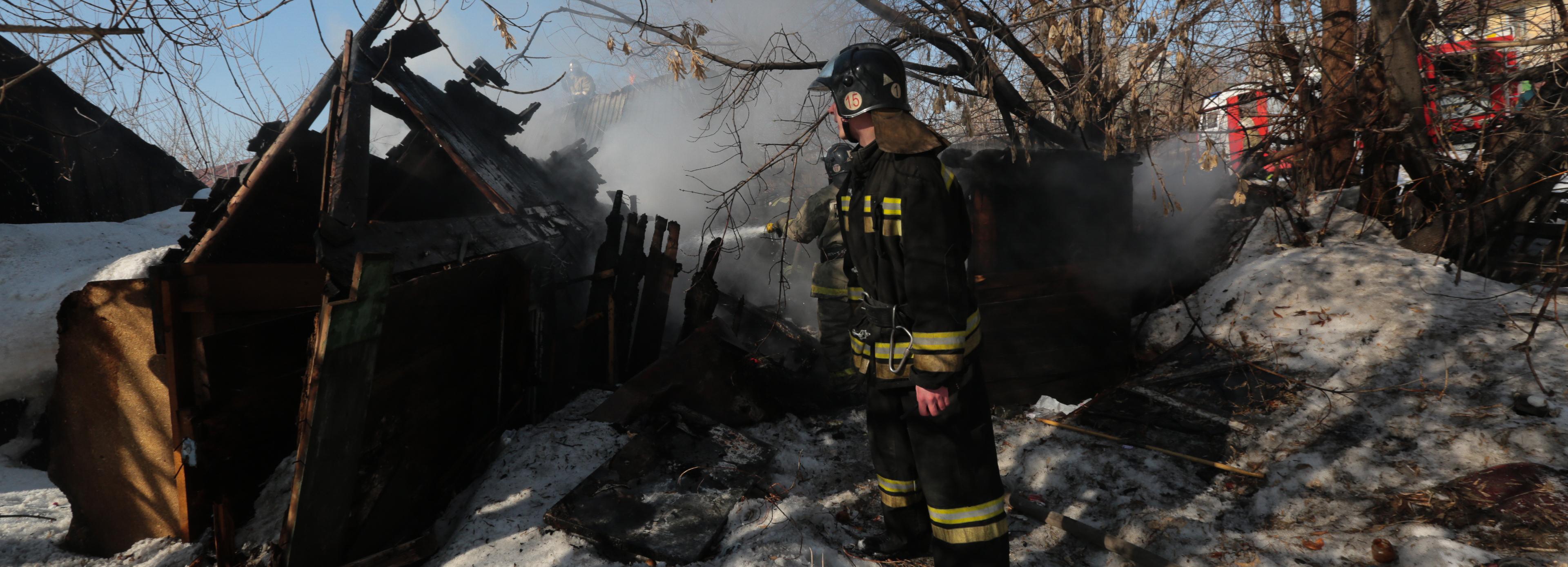 Мужчина получил ожоги в ночном пожаре на дачах в Новосибирске