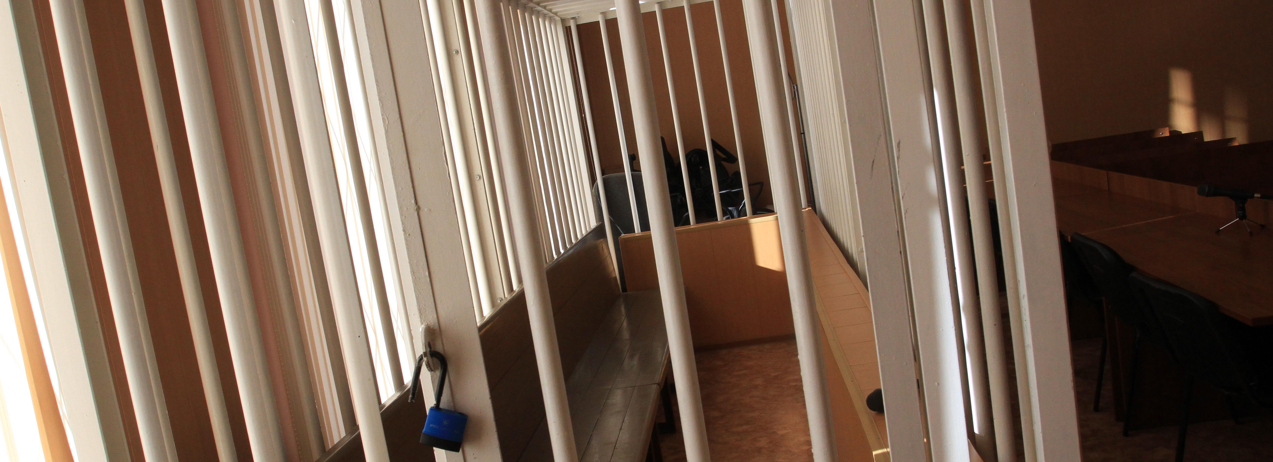 Сибиряка арестовали за фото чёрного торта с воровской символикой