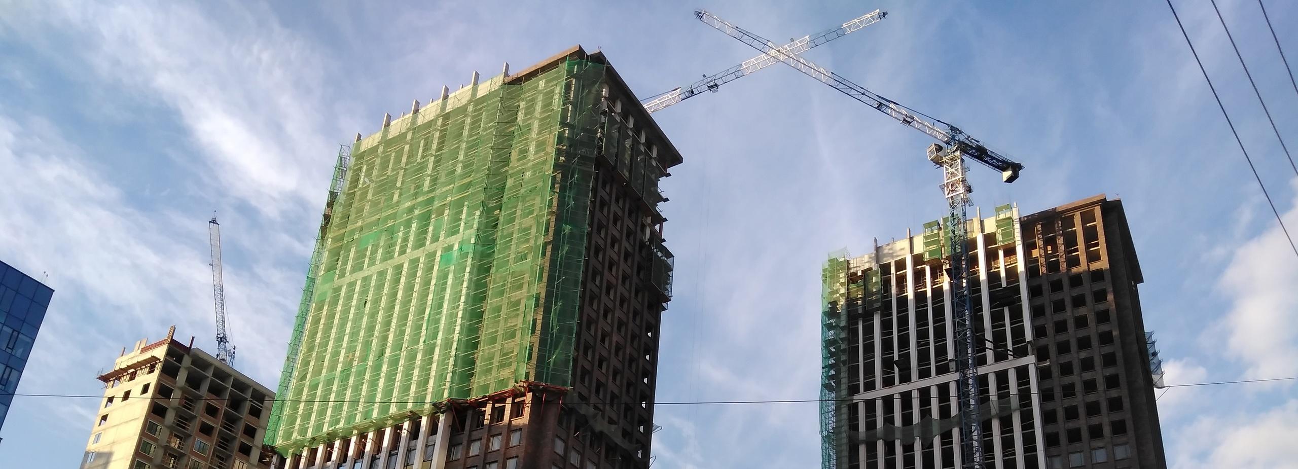 Две башни строящегося ЖК «Чикаго» подняли до 100-метровой отметки