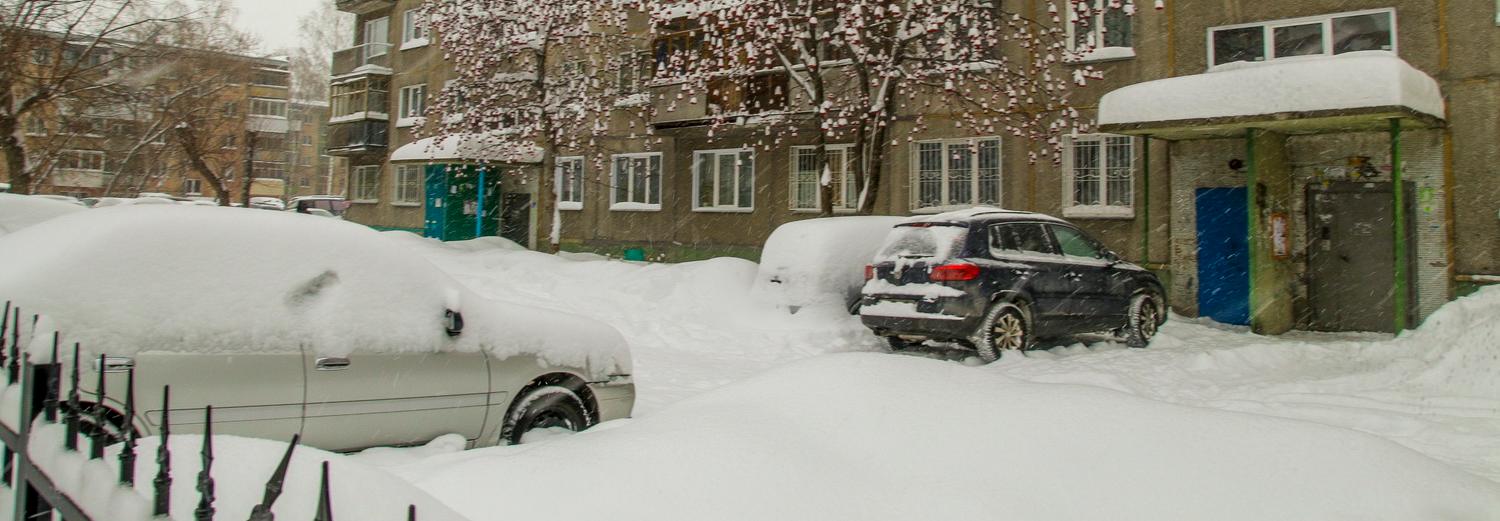 «Снег — это очень дорого»: предпринимателей штрафуют за сугробы