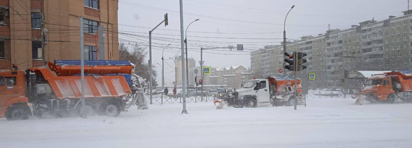 Мэр Кудрявцев: 220 машин и больше 120 рабочих вывели на уборку города