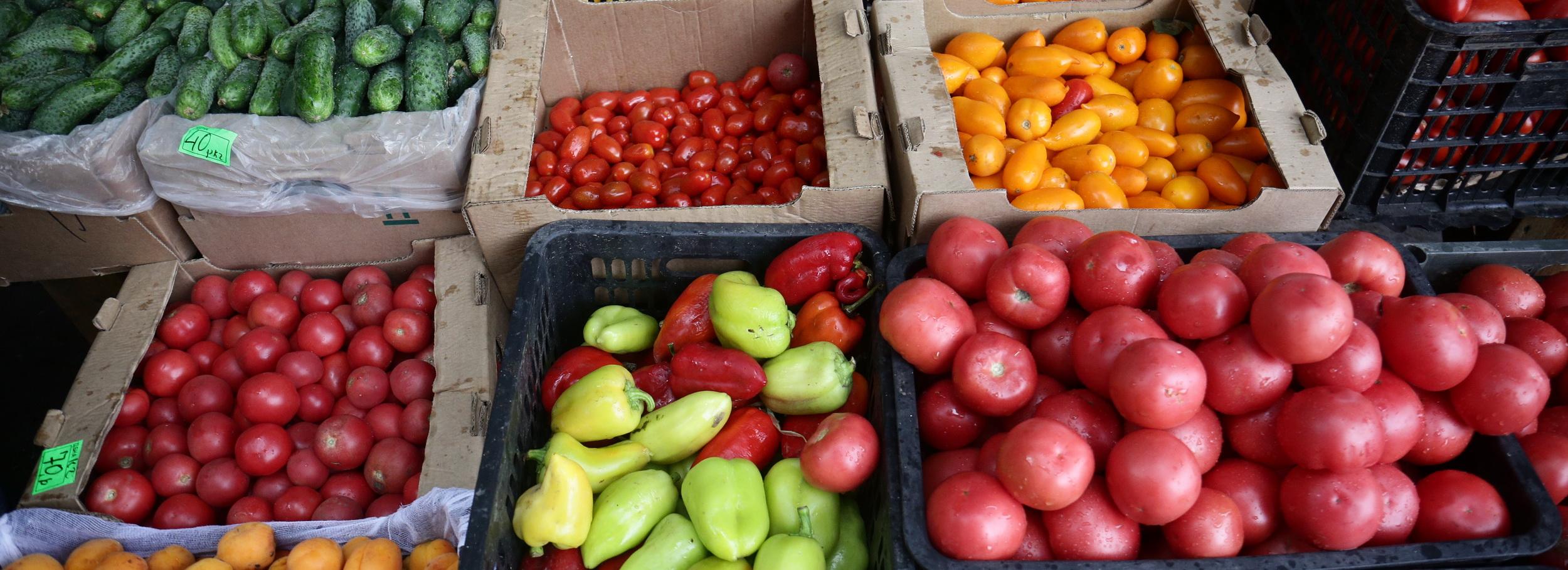 Фрукты изъяли у нелегального торговца в Западном жилмассиве