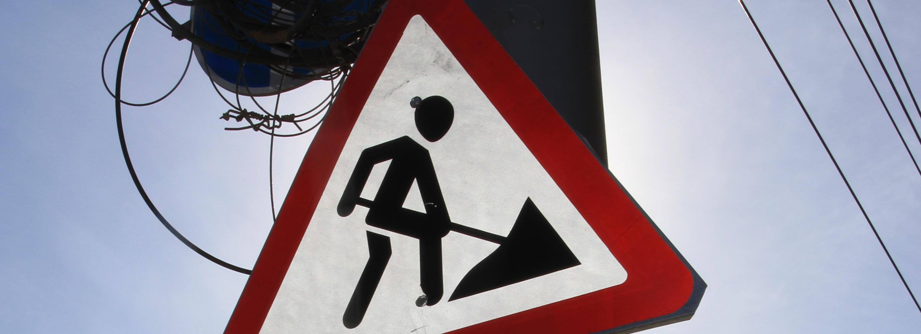 Улицы Станиславского и Фадеева разрыли для ремонта водопровода