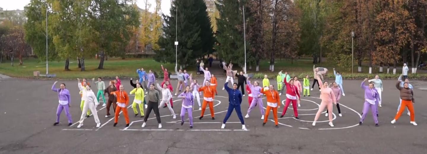 Новосибирск поддержал космонавтку Анну Кикину зажигательным танцем