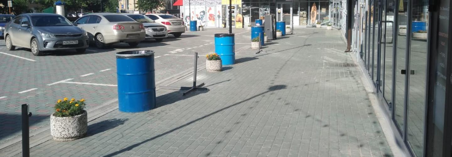 Из ресторанного дворика у гостиницы «Центральная» убрали сцену и «столы»