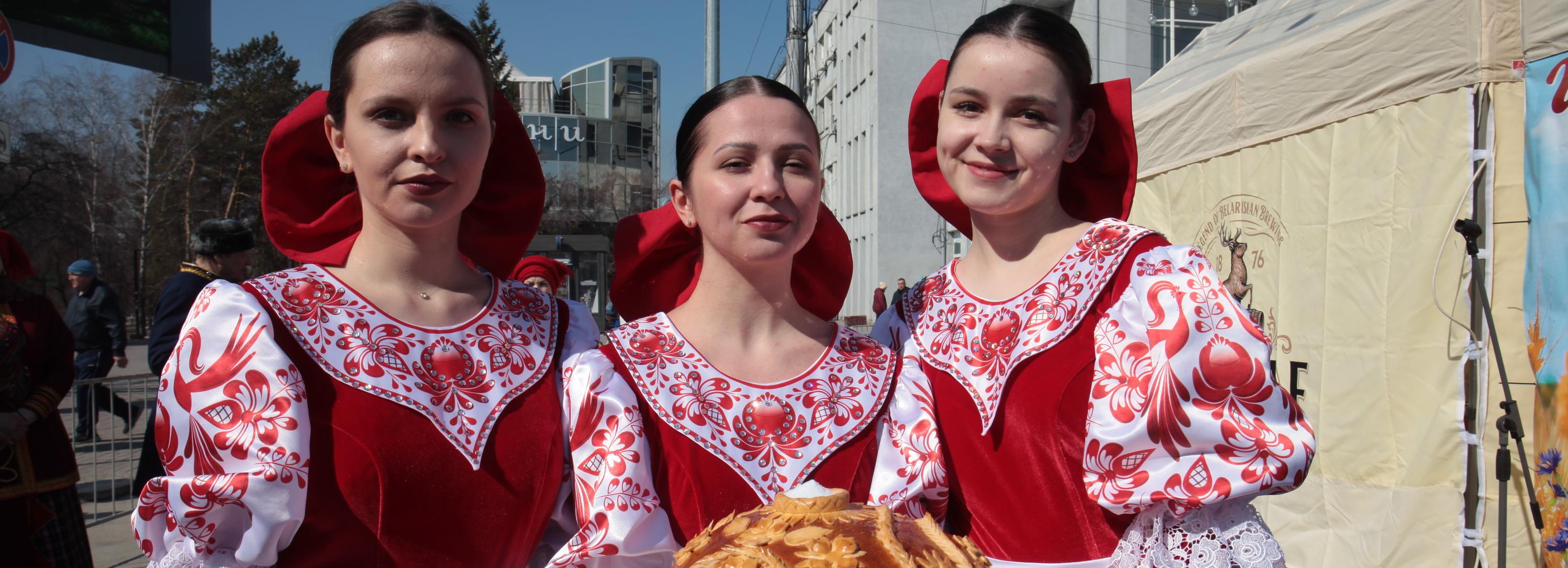 Ярмарка белорусских товаров открылась на площади Ленина в Новосибирске