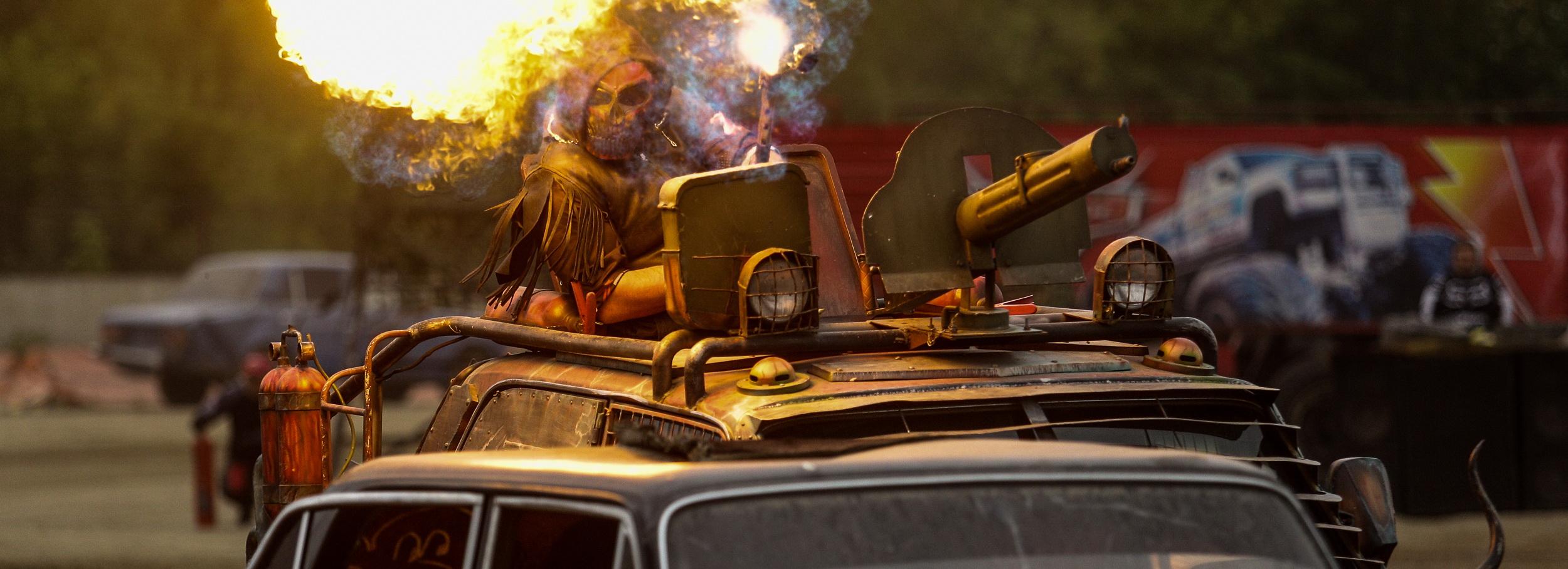 «Меня спасали всем двором»: каскадёр Максим Петров об опасных трюках