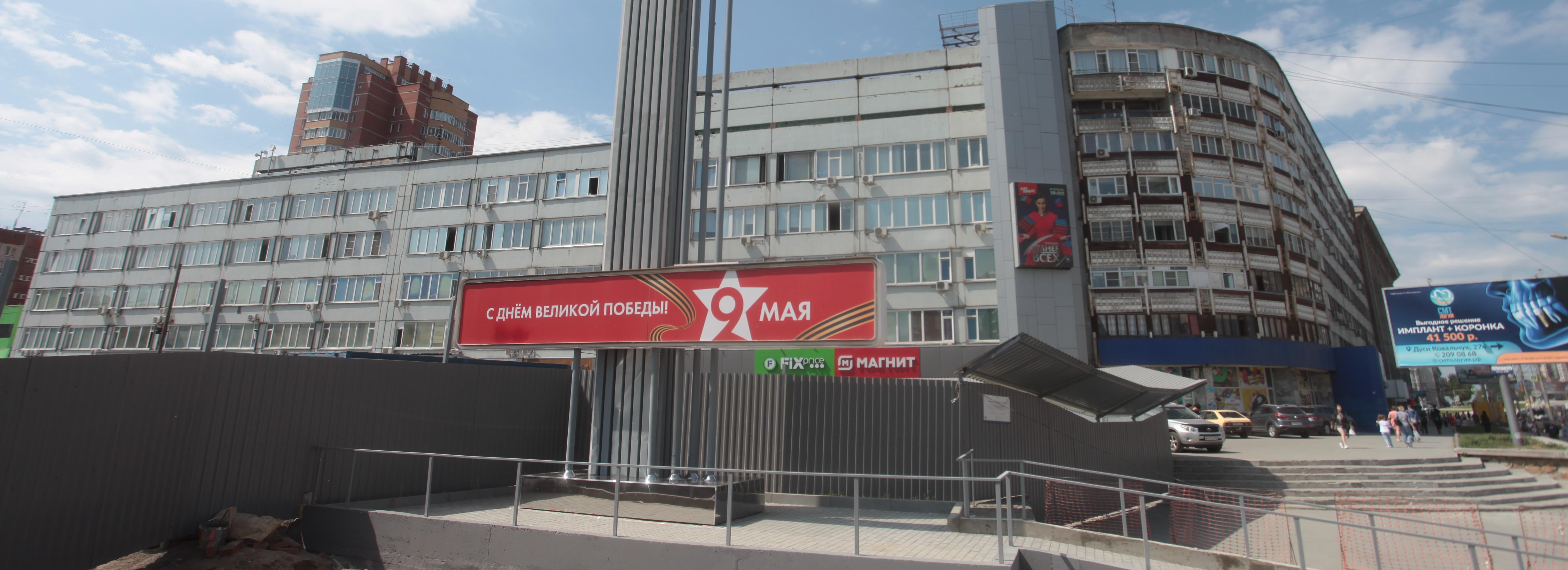 Площадку у памятного знака возле «Ройял Парка» привели в порядок