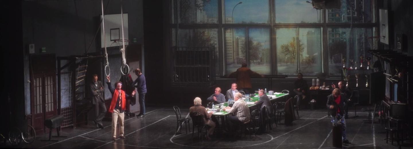 Спектакль «12» Никиты Михалкова собрал аншлаг в новосибирском «Глобусе»