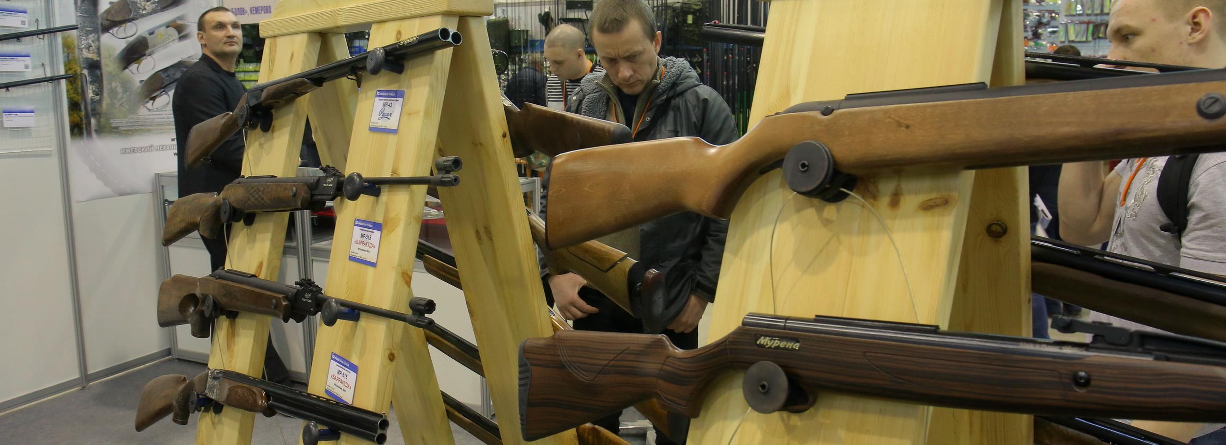 Охотники выстроились в очередь за лицензиями к новому сезону