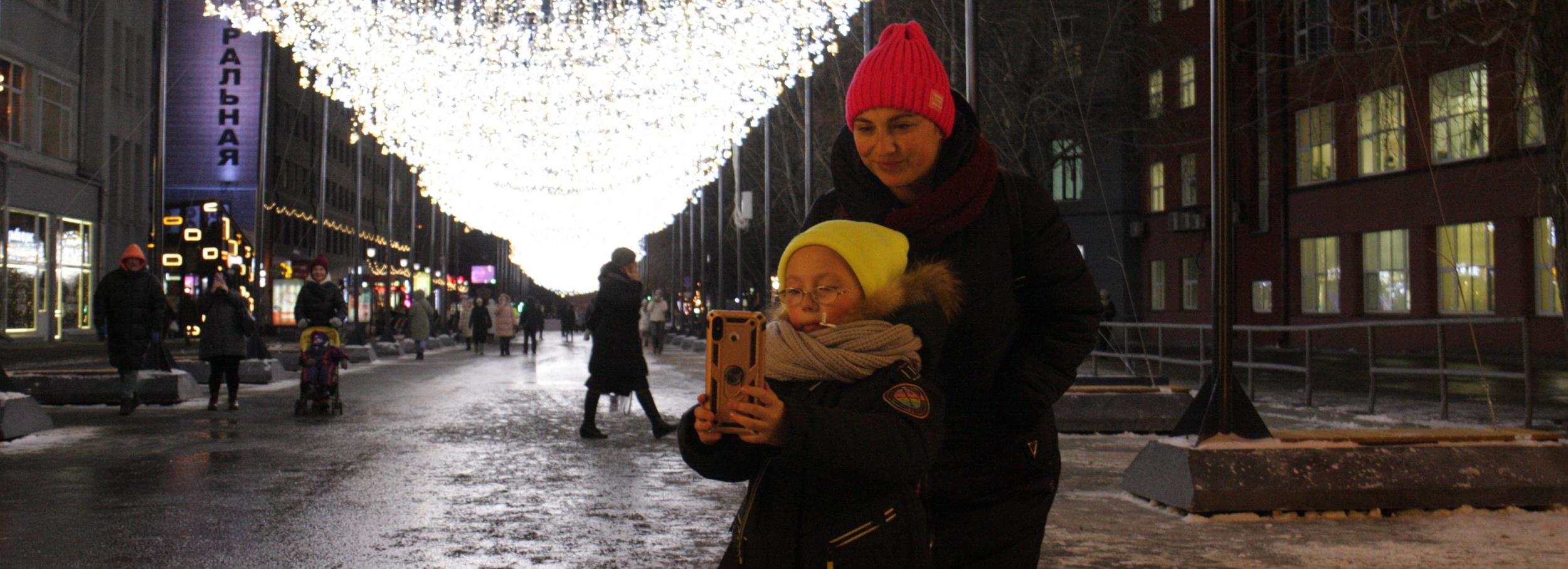 Светящимся потолком и шарами украсят к Новому году улицу Ленина