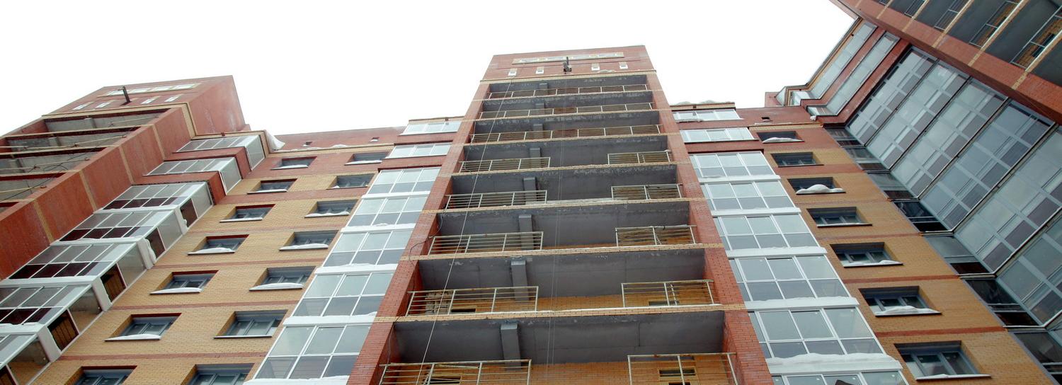 Два подъезда в семилетнем долгострое на Есенина сдадут уже в этом году