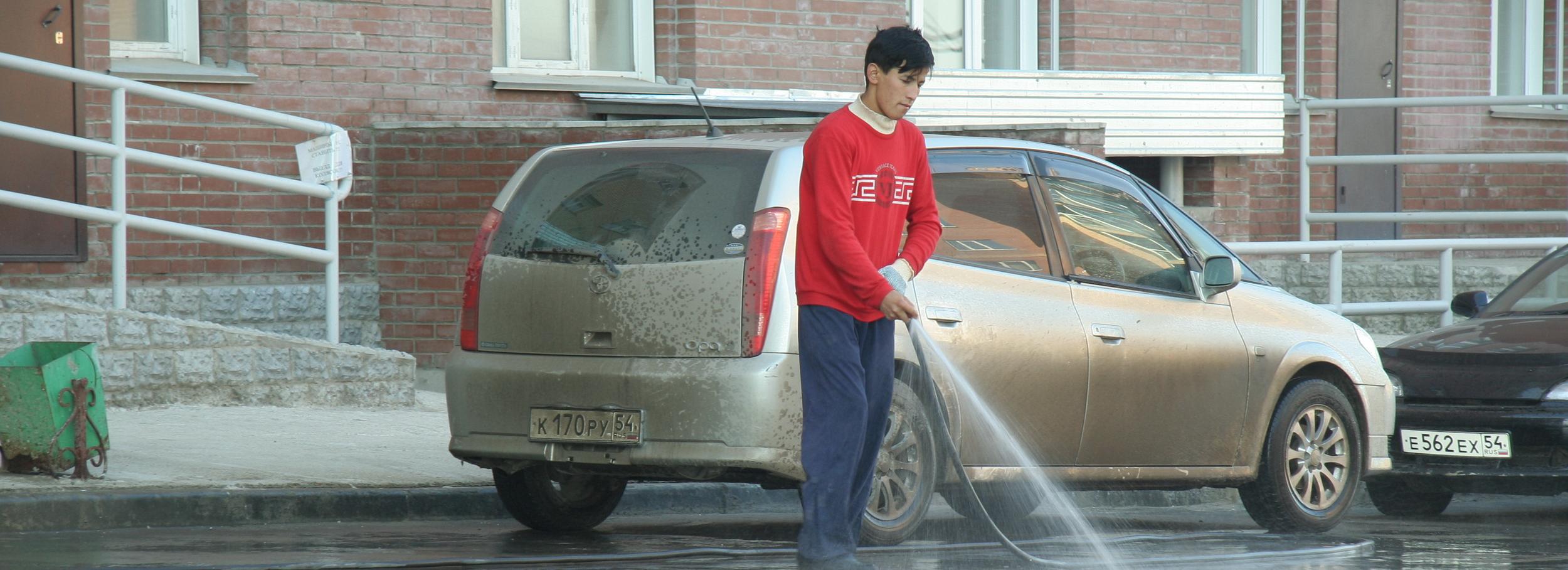 467 тонн смёта и грязи вывезли с улиц Новосибирска за сутки