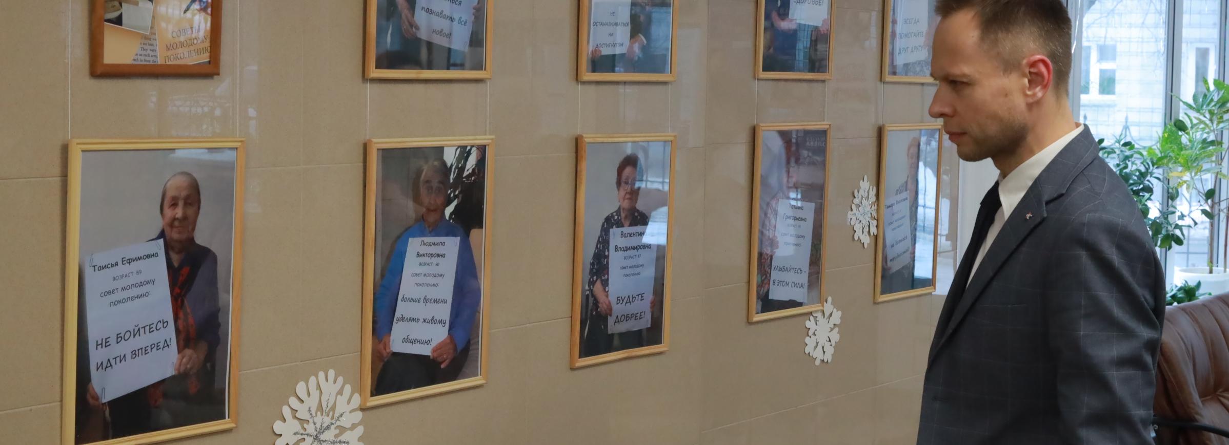 Пожилые люди дали «Важные советы» детям через фотовыставку