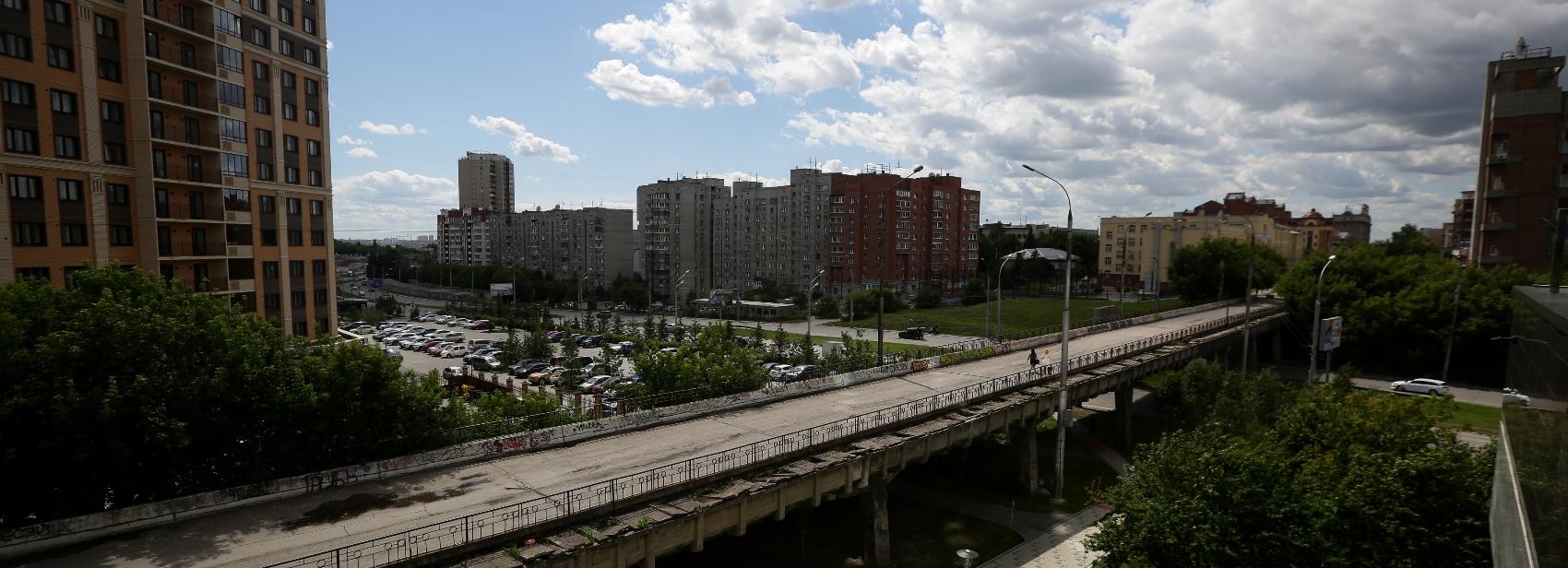 Скамьи, фонари и плитка: в Новосибирске обновят старейший пешеходный мост