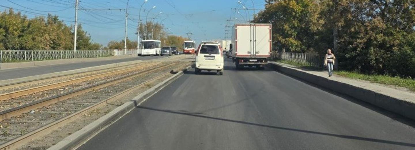 Новый асфальт уложили на улице Сибиряков-Гвардейцев в Новосибирске