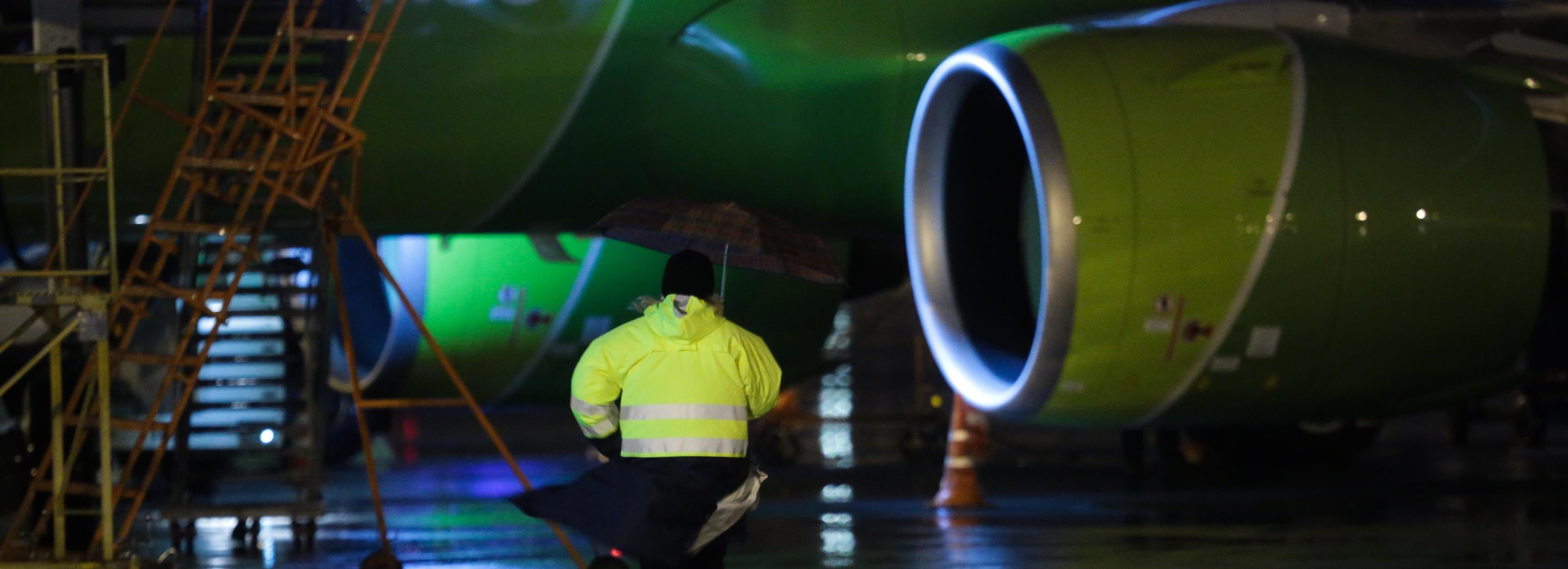 Глава новосибирского минздрава пришёл на помощь пассажирке самолёта