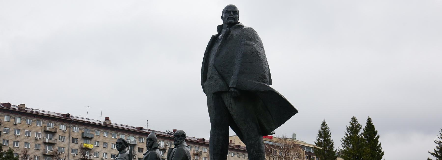Однажды в Новосибирске: жупел в стиле ар-деко и уральский двойник Ильича