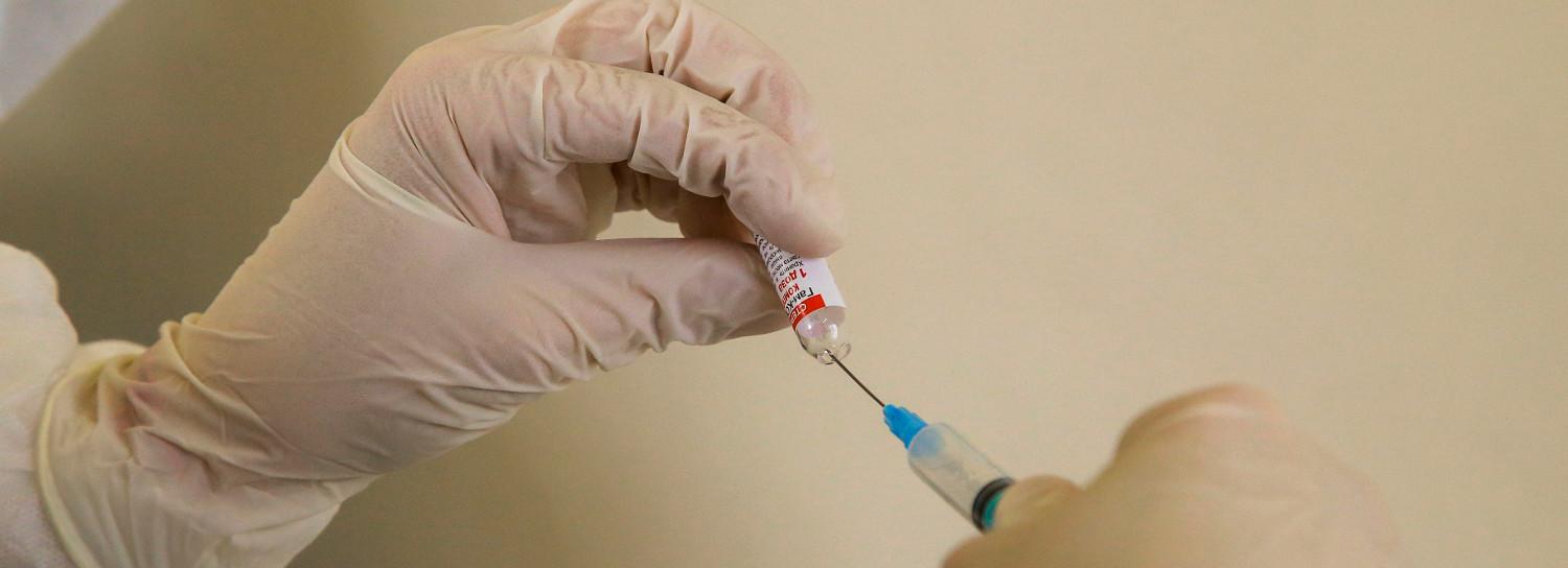 Только 40% сотрудников новосибирских УК сделали прививку от COVID-19