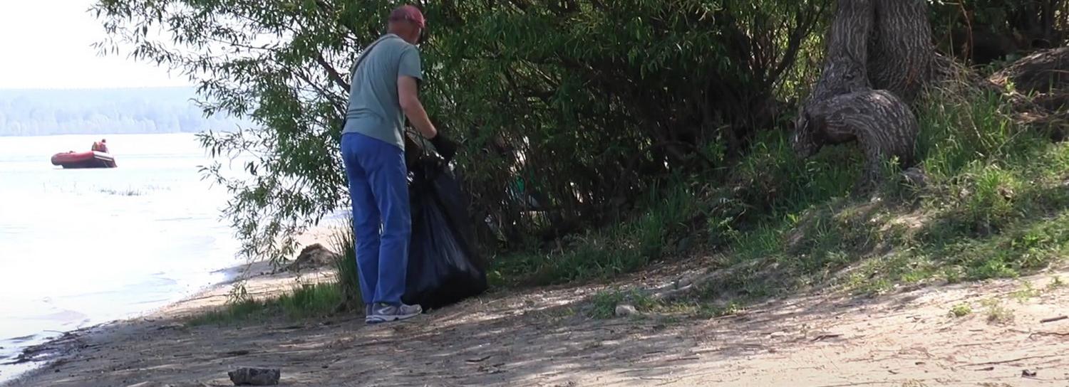 Сотрудники Горводоканала собрали 200 мешков мусора на берегу Оби