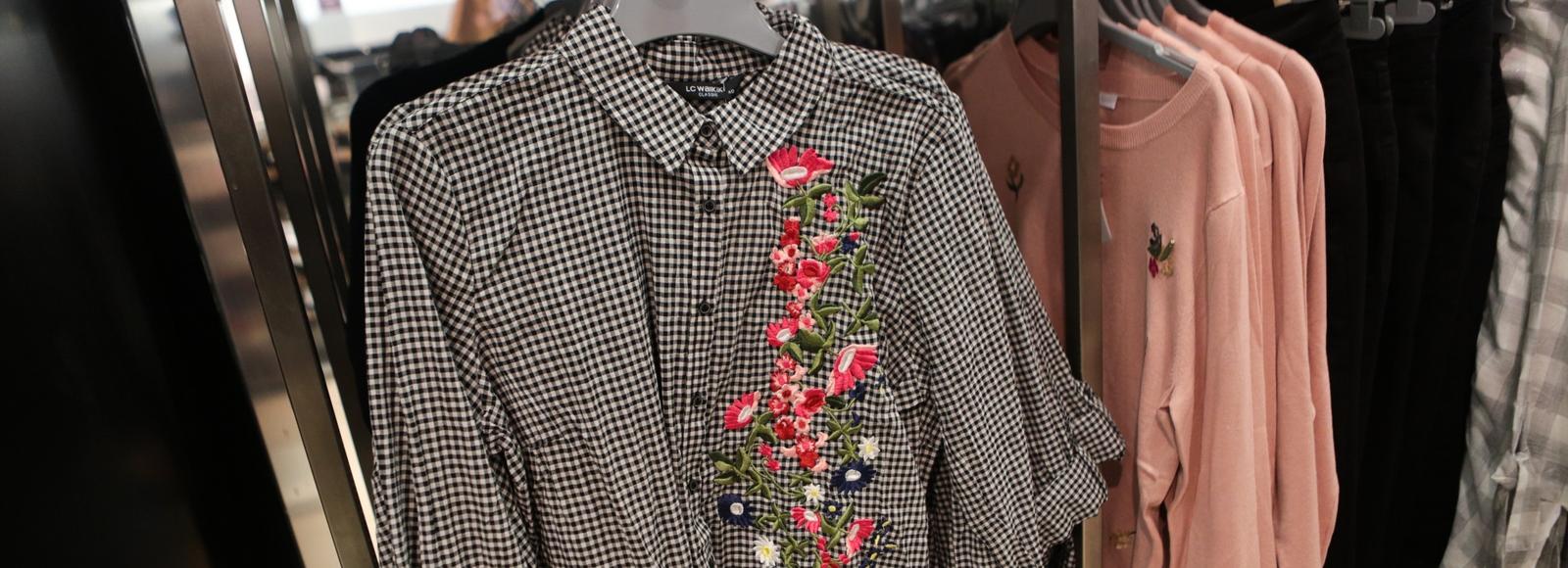 Макулатуру и ненужную одежду собирают в новосибирских дворах