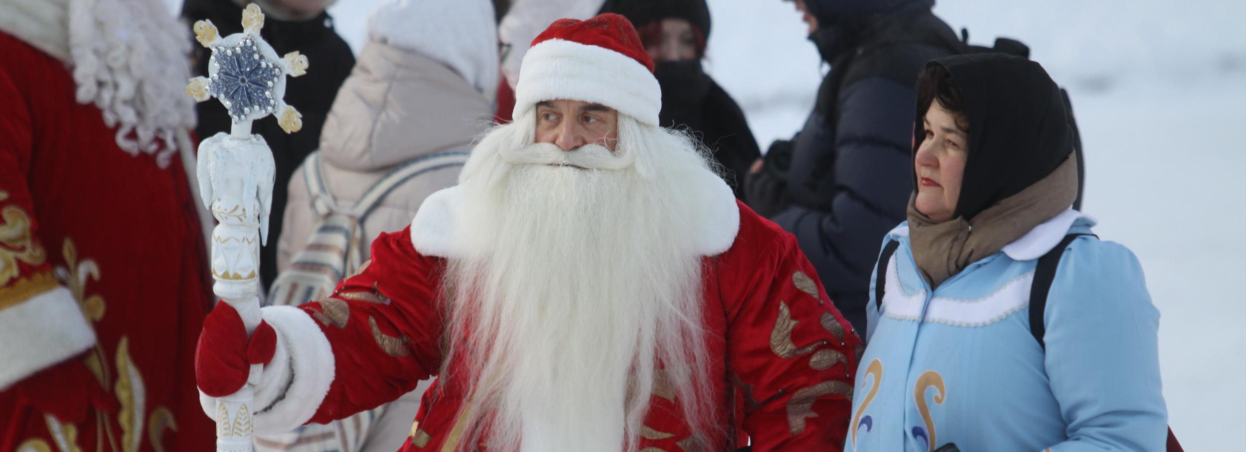Деды Морозы со всей России прогулялись по пешеходной улице Ленина