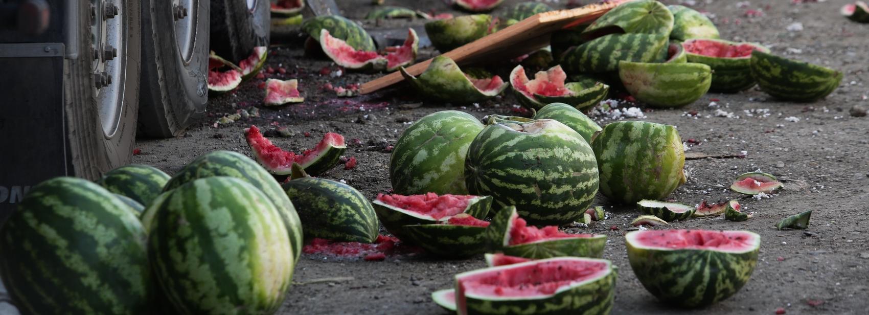 Мэрия намерена закрыть стихийный рынок у Левобережного мусорного полигона