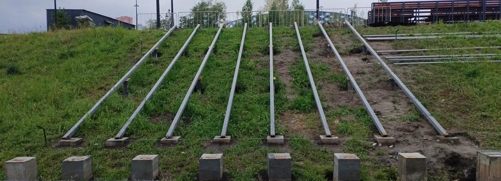 В парке «Арена» начали строить трибуны для волейбольных полей