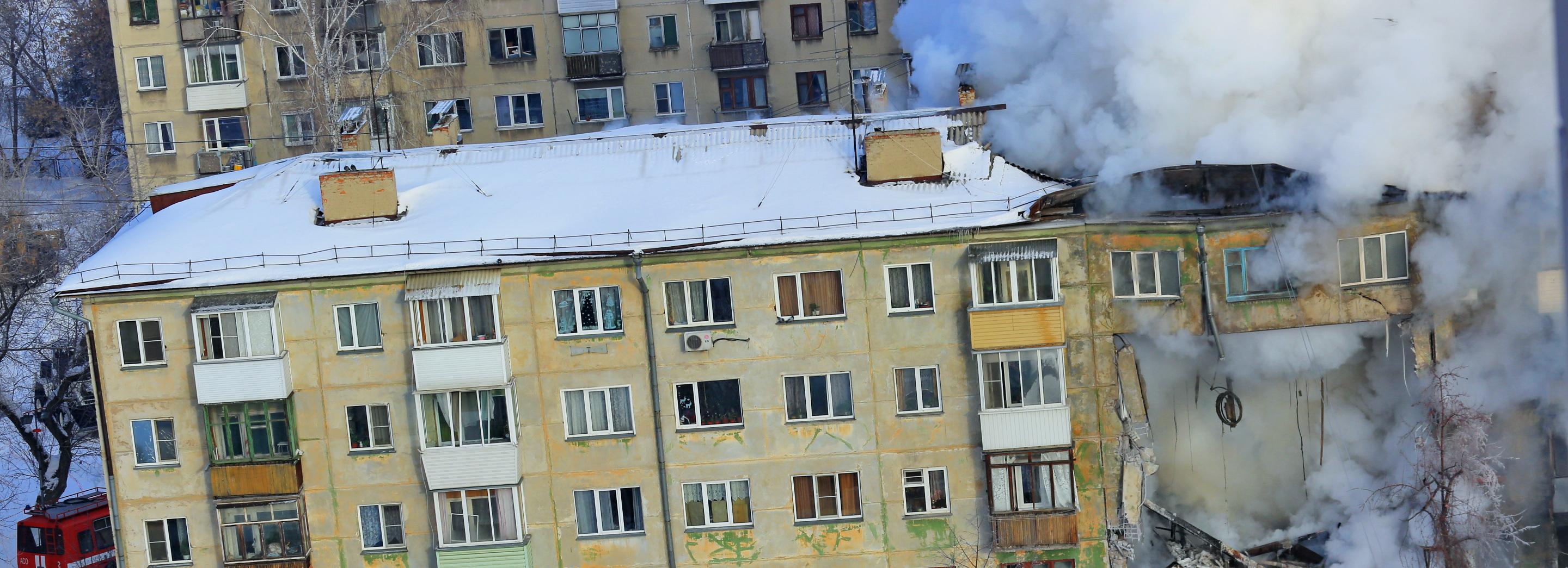 Тела женщины и ребёнка извлекли из-под завалов дома на Линейной