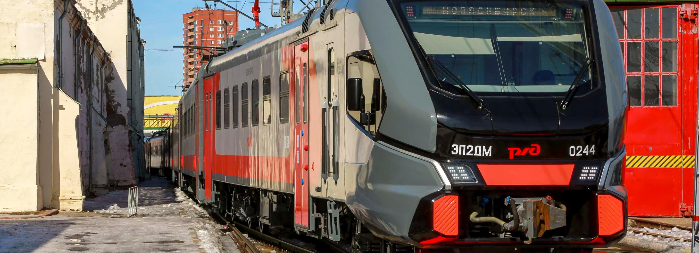 Электричка с пассажирами около часа простояла на путях в Новосибирске