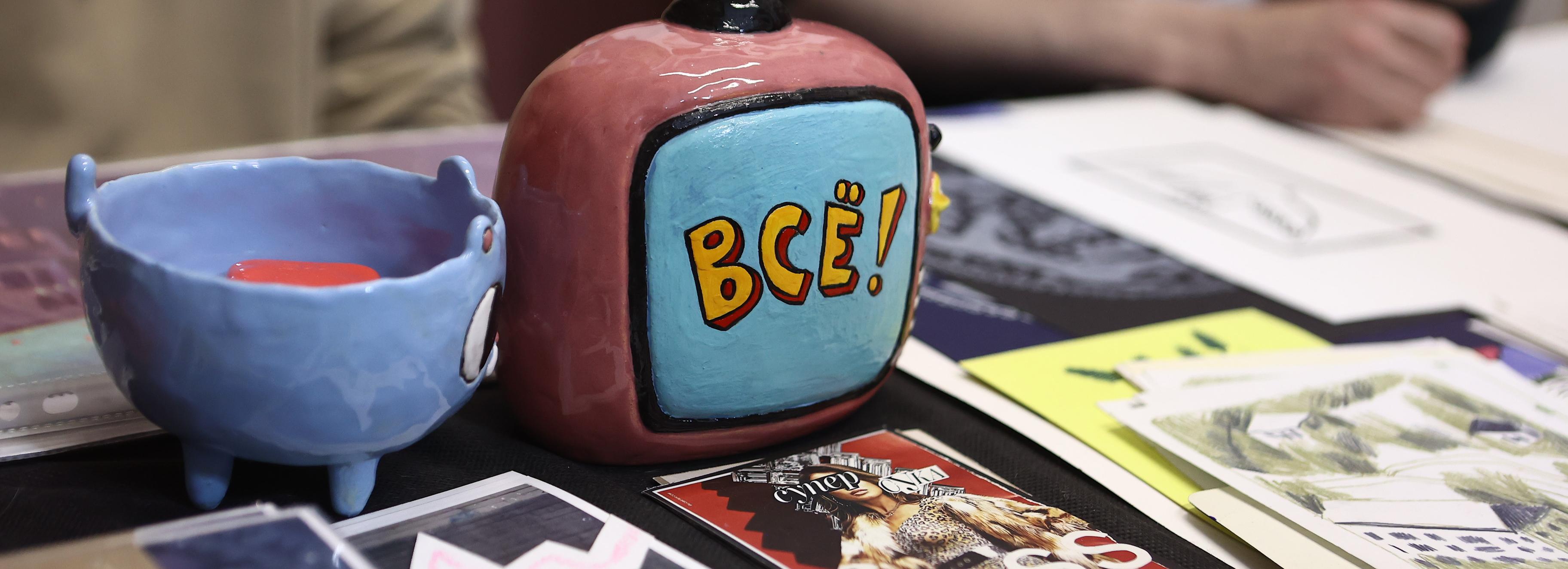 Графика, керамика, живопись, коллажи: что можно купить на маркете «Дёрн»