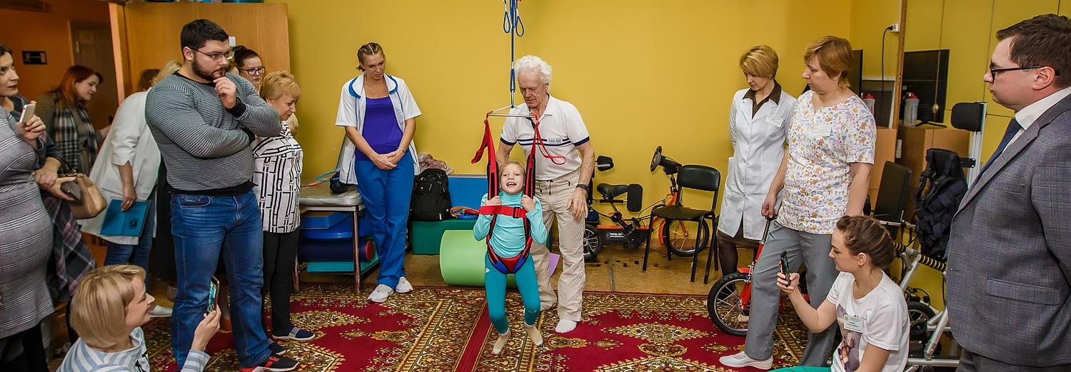 Тренажёр Гросса для детей с ДЦП в Новосибирске установил его изобретатель