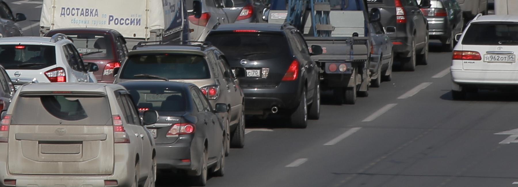 Трёхкилометровая пробка образовалась у Гусинобродского кладбища