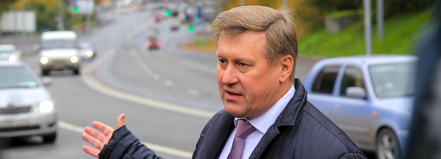 Мэр Локоть поздравляет с Днём автомобилиста