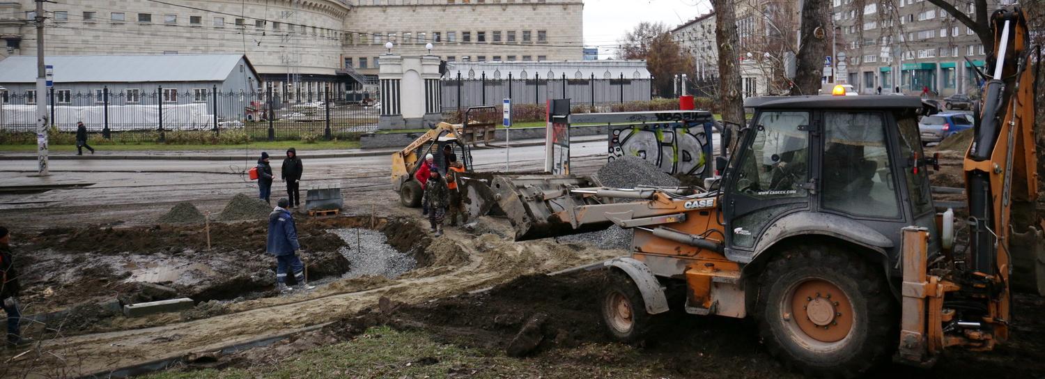 Трамплины, сцена и кафе: как благоустраивают сквер за оперным театром