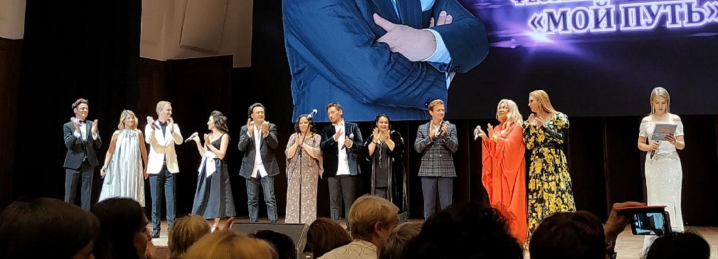 Звёзды эстрады исполнили песни Иосифа Кобзона в Новосибирске