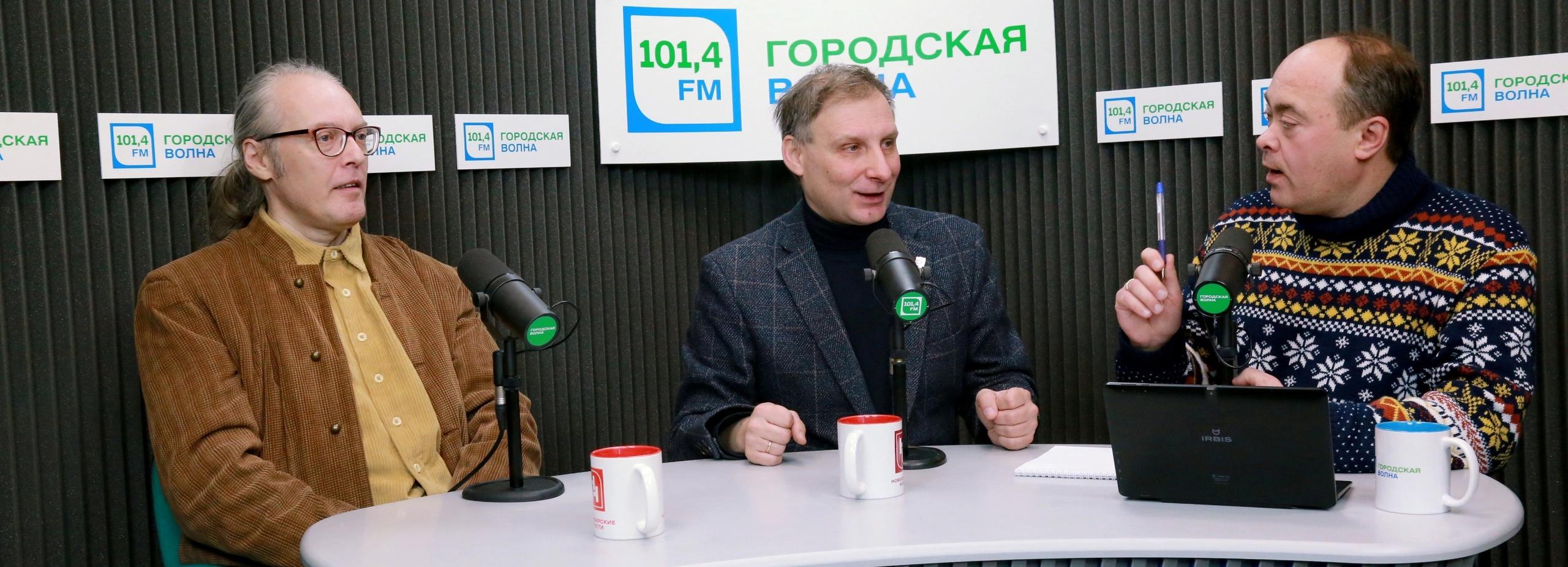 Однажды в Новосибирске: Профессор, плащи из портьер и почти настоящий мир